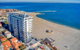 Faleza Nord apartament de lux nou pe malul marii
